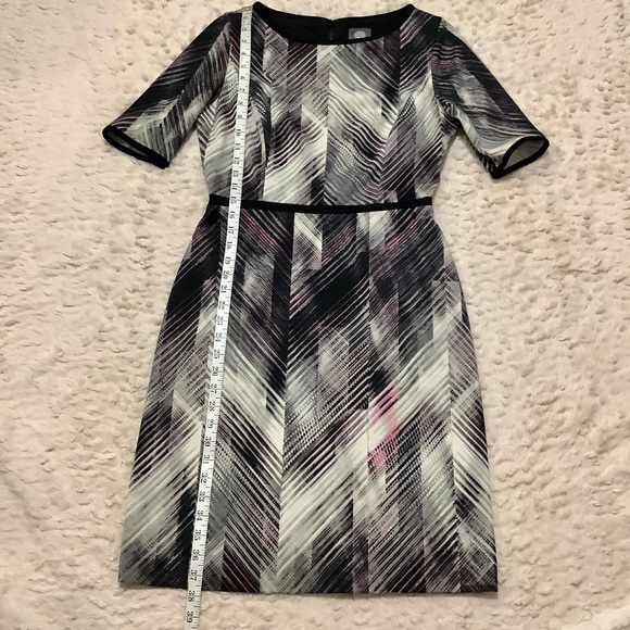 🛍️ VINCE CAMUTO Sheath Striped Abstract Printed Dress - Size 6 - Picture 10 of 11